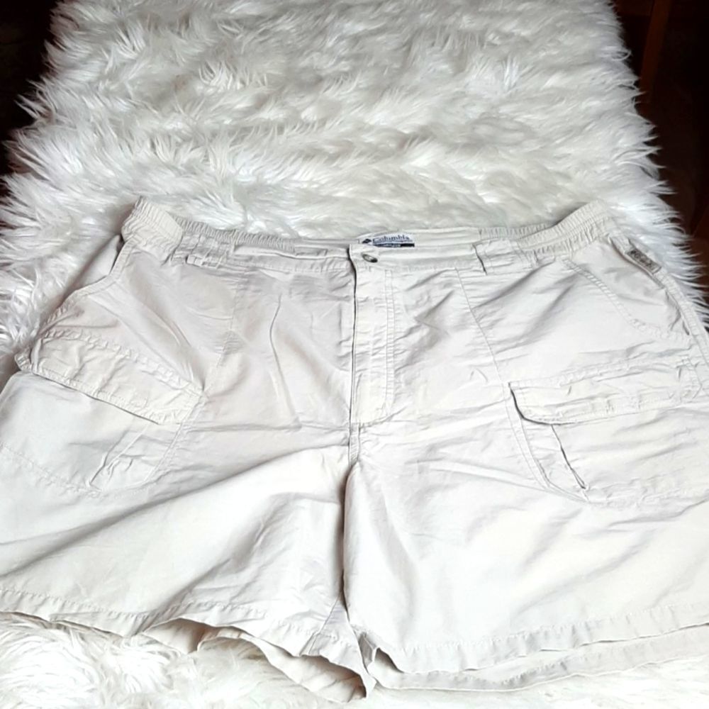 WOMEN'S COLUMBIA  Tan Shorts. 20 W‎ Cotton Cargo Pockets